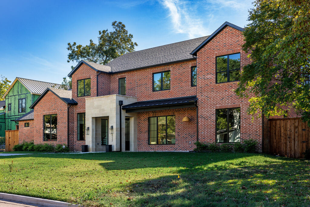 Brick Home with Wellington Williamsburg