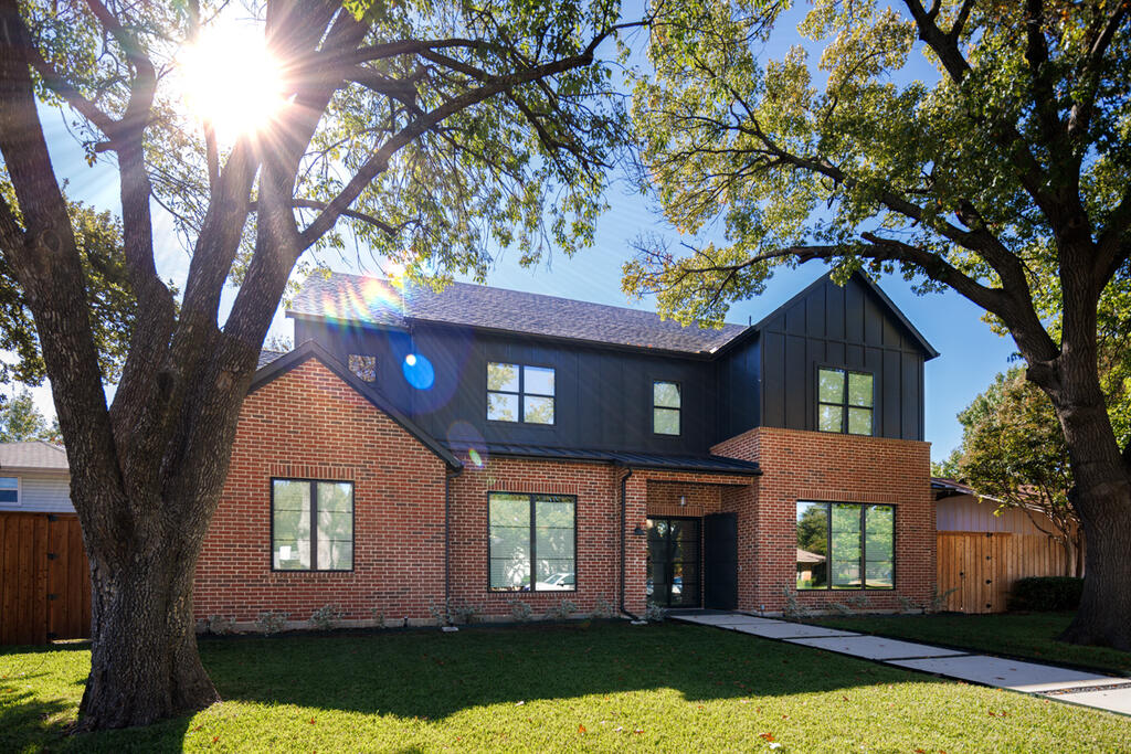 Brick Home with Wellington Williamsburg